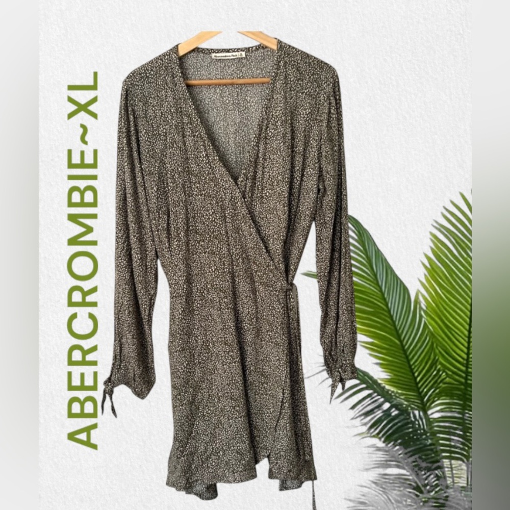 ☘️ Abercrombie & Fitch Olive & White Leaf Pattern wrap dress w lg sleeve XL